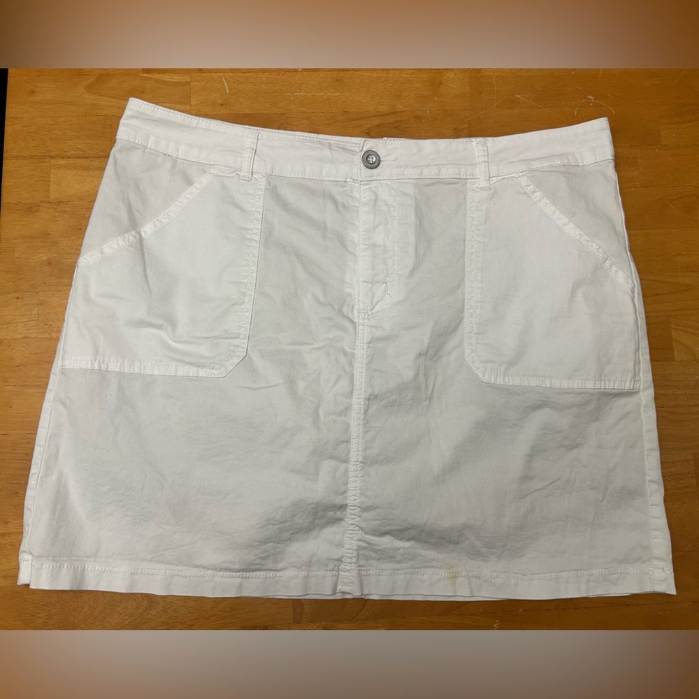 Lee cotton blend white cargo mini skort with pockets nude lining